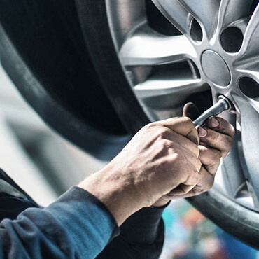 Auto Service center in Gonzales| Auto repair services including oil change shop, brake repairs, AC check and tire services in Gonzales, and nearby areas of Louisiana